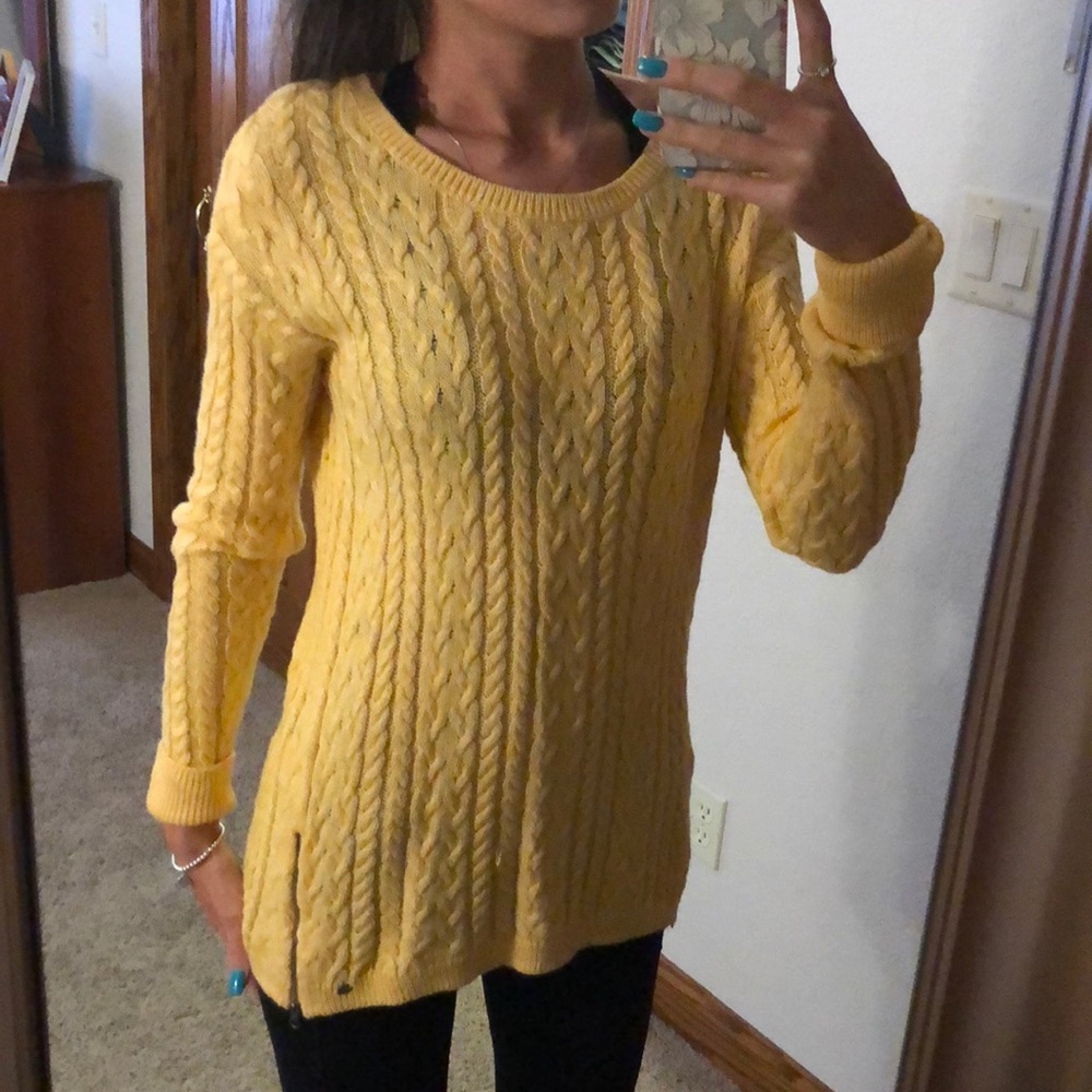 American Eagle Sweater